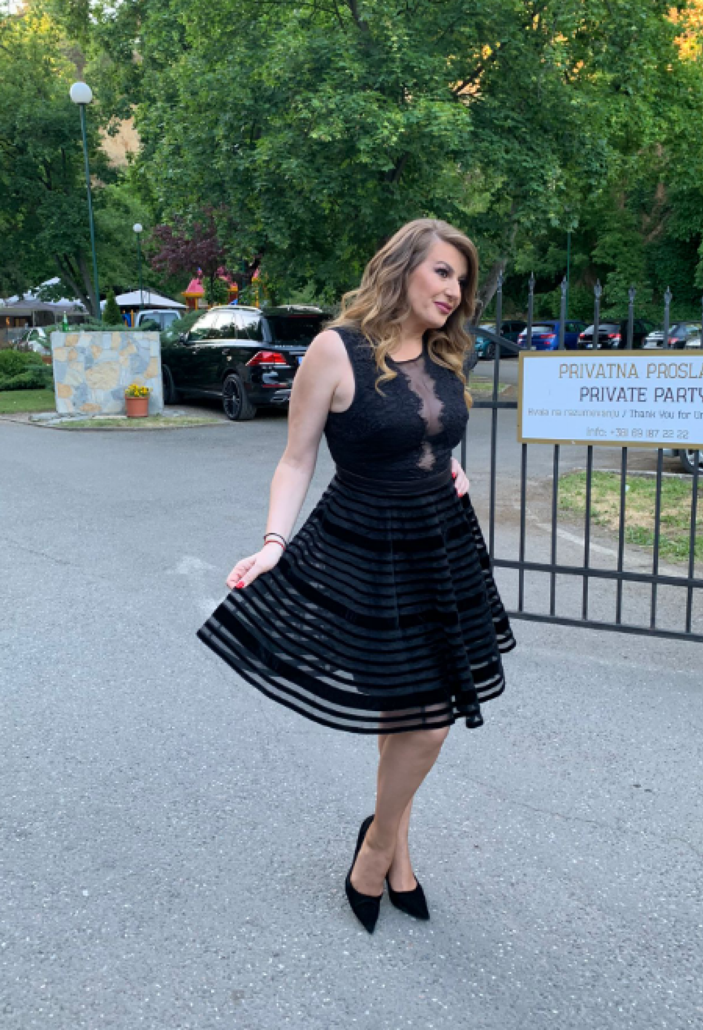 ŽIVELA KAO PODSTANAR Viki Miljković danas ima nekretnine u najluksuznijem naselju, a evo kako je pevačica odrasla