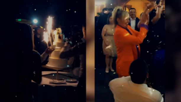 TRUBAČI KLEKNULI ISPRED SUZANE JOVANOVIĆ Atmosfera na svadbi pevačicinog sina dostigla vrhunac, u ovakvom izdanju je nikada niste videli (VIDEO)