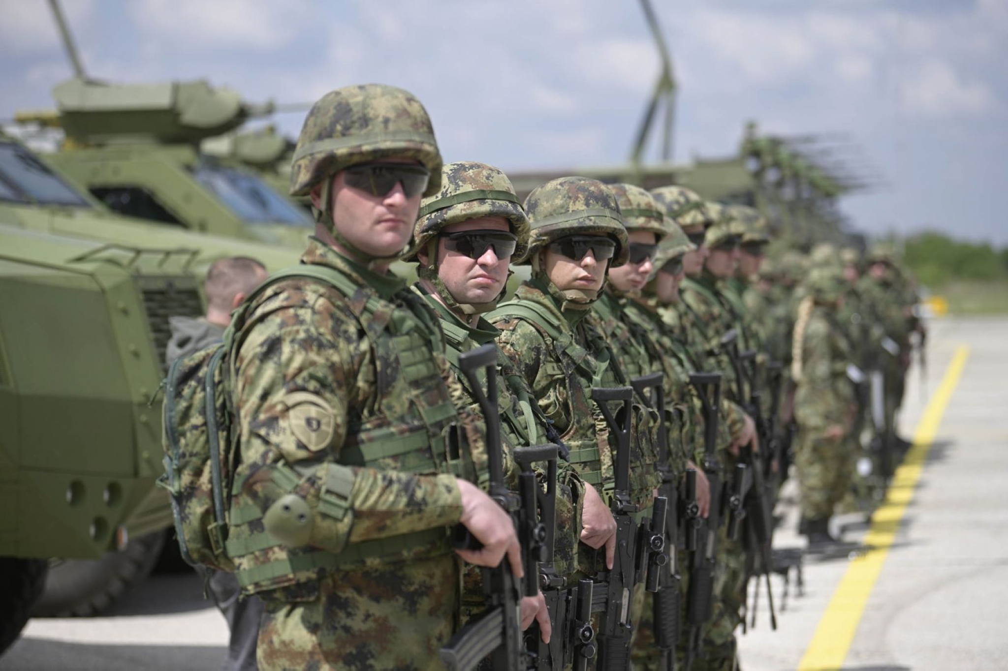 SAZNAJEMO Srbija nastavlja ubrzano jačanje Vojske bez obzira na pritiske  N Nabavljamo novo oružje i sa zapada i sa istoka!