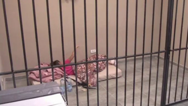 DNO SI, KLOŠARKO JEDNA Gruja kao furija uleteo u zatvor i krenuo da ponižava ljubavnicu nakon što je saznao šta je uradila (VIDEO)