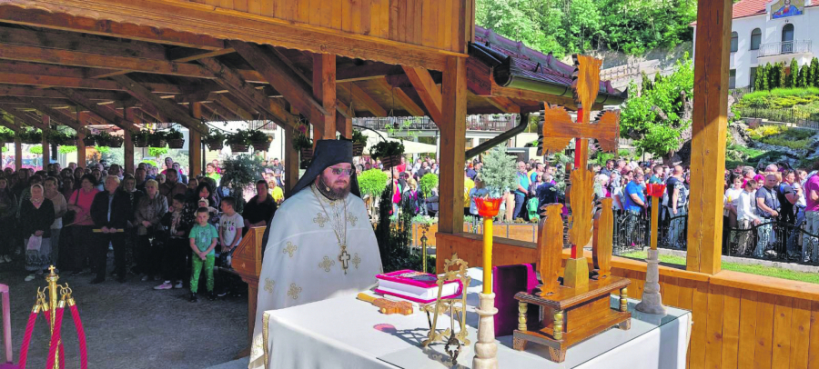 SVETO MESTO GDE HRLE VERNICI Manastir Tumane posećuju milioni ljudi