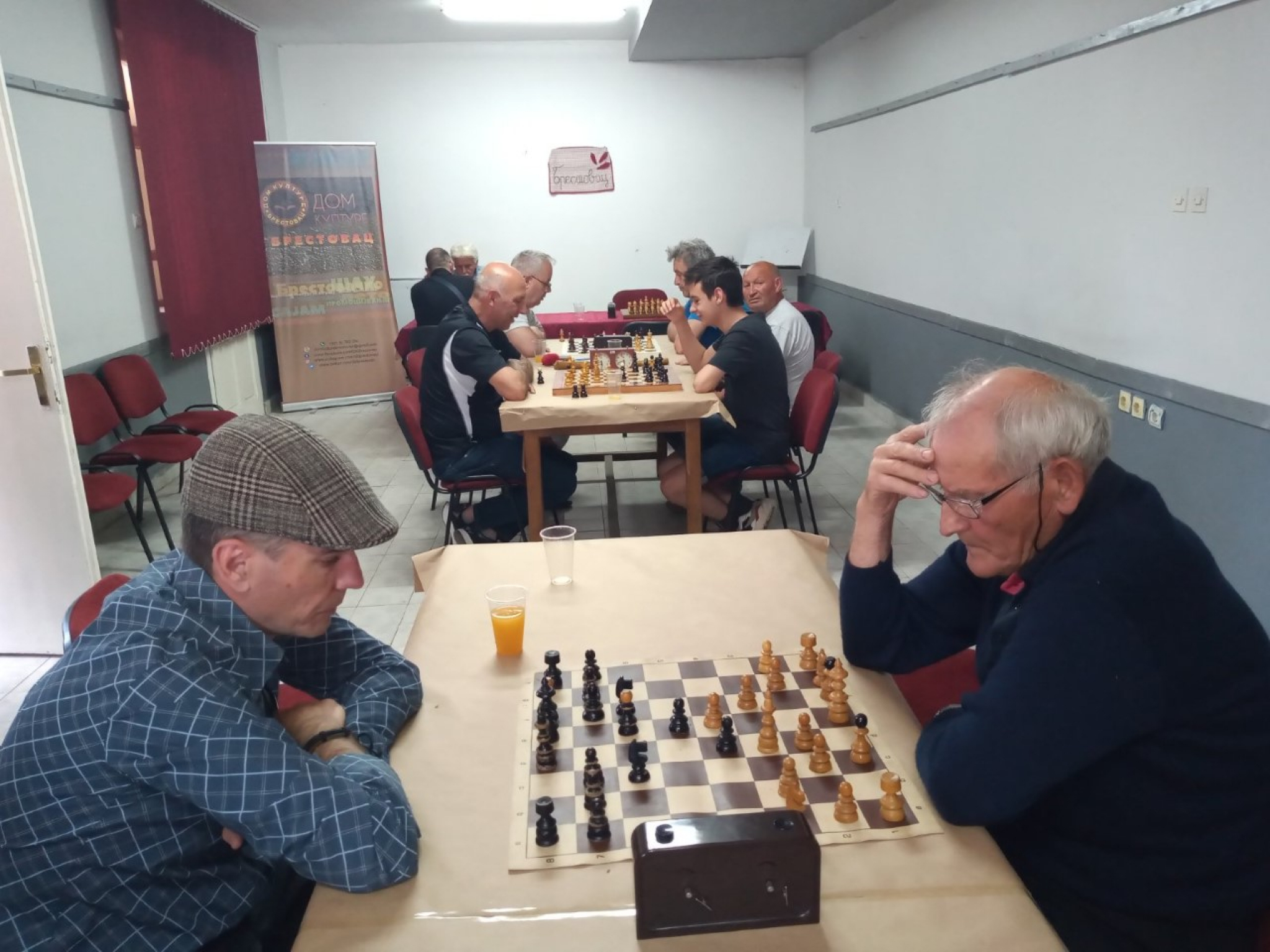 NEUMOLjIVI VETERANI NA 64 POLjA Majski šahovski turnir Brestovac -2022.“ u Donjem Brestovcu pružio zanimljive partije