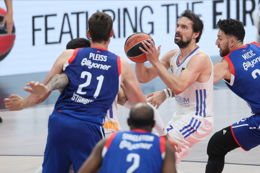 STRAŠNI MICIĆ DVOSTRUKI VLADAR EVROPE Efes doktorskom partijom srpskog  pleja srušio Real u Beogradu za drugu uzastopnu evropsku titulu