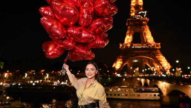 ALEKSANDRA BEZ ISAKA U PARIZU Pevačica otputovala u grad ljubavi, pa otkrila zbog čega joj društvo nije pravio dečko