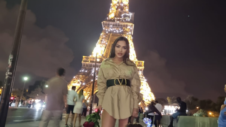 DRUŠTVENE MREŽE GORE, A KOMENTARI PLJUŠTE Aleksandra Mladenović se skinula, pa pokazala svoje obline (FOTO)