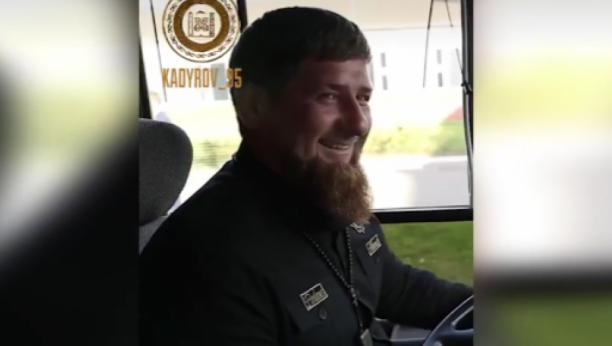 SNIMAK KOJI NIJE NIKO VIDEO Pogledajte kako Kadirov vozi "Azovce" autobusom (VIDEO)