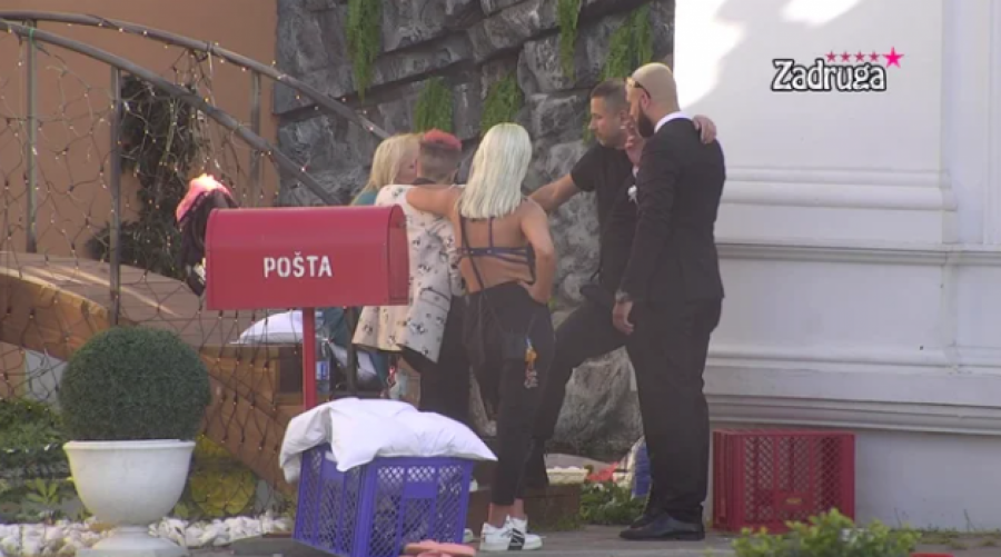 POMIRIĆEŠ SE SA DALILOM Zorica Marković sasula Dejanu sve u lice, on nije znao šta da odgovori, pevačica javno otkrila sve