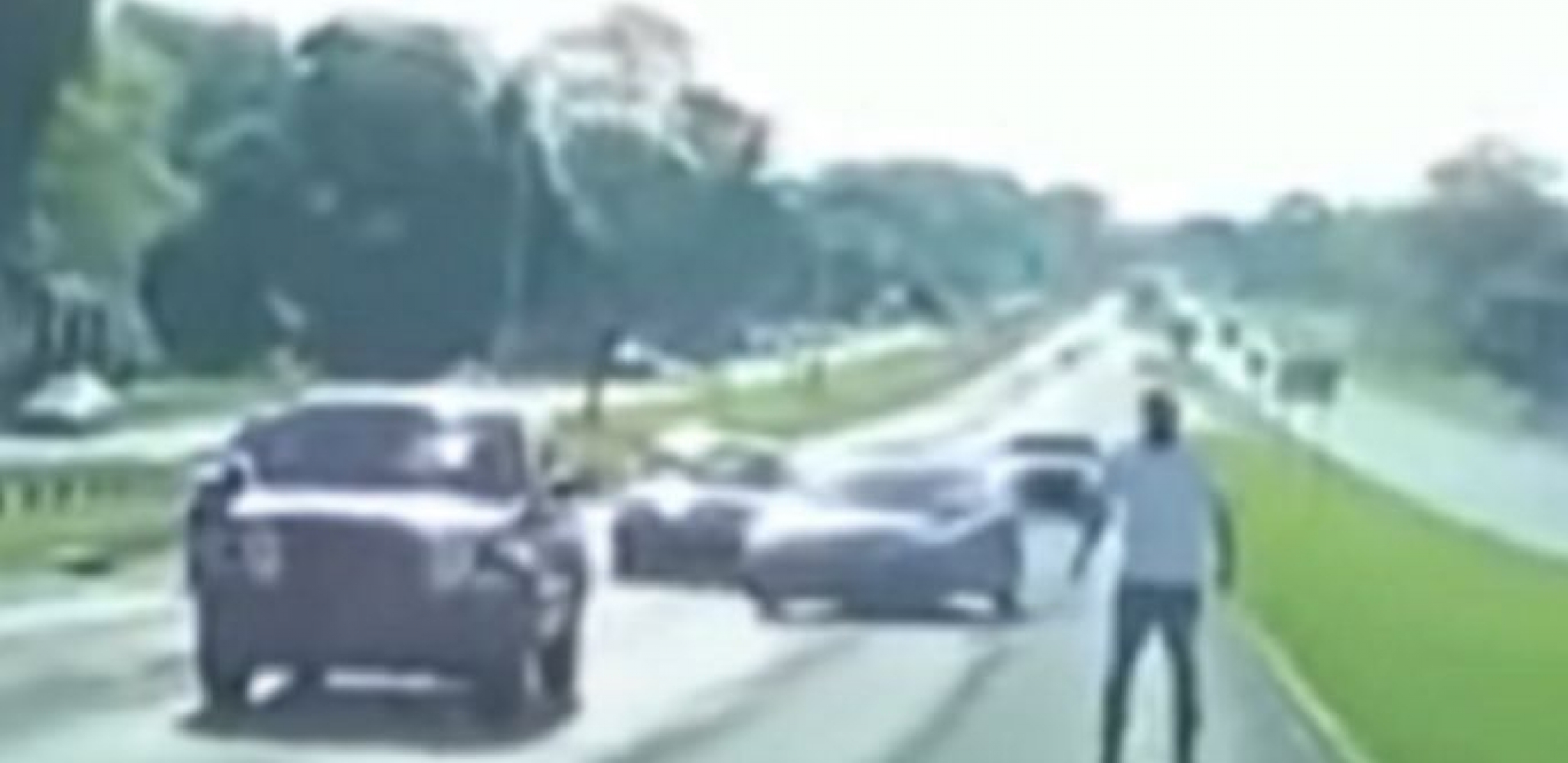 DRAMA NA PUTU Dečak (7) kolima krenuo po sladoled, vozači ga jedva zaustavili, ostali u šoku kada je uradio ovo (VIDEO)