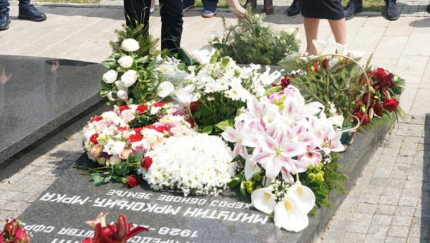 VELIKA MISTERIJA Ovaj bizaran detalj na spomeniku Milutinu Mrkonjiću tek sad je primećen, otkriveno i čemu služi (FOTO)