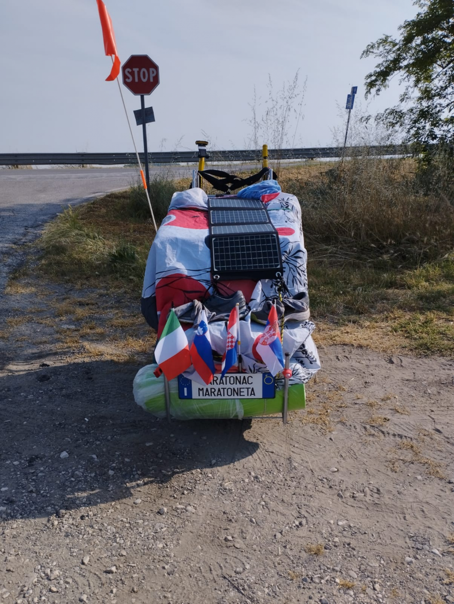 HRABRI POLUMARATONAC U AVANTURI ŽIVOTA Od Italije do Srbije peške: Evo dokle je stigao Zdravko Vujaklija