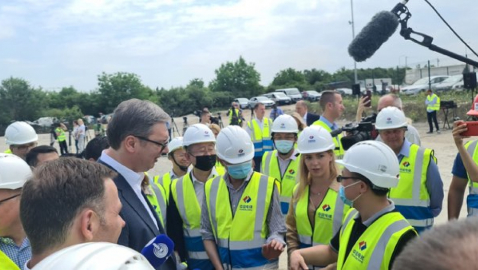 DA SUŠTINSKI REŠIMO SAOBRAĆAJNE PROBLEME U BEOGRADU Vučić: Moramo da povežemo jednu liniju metroa i stanicu Prokop