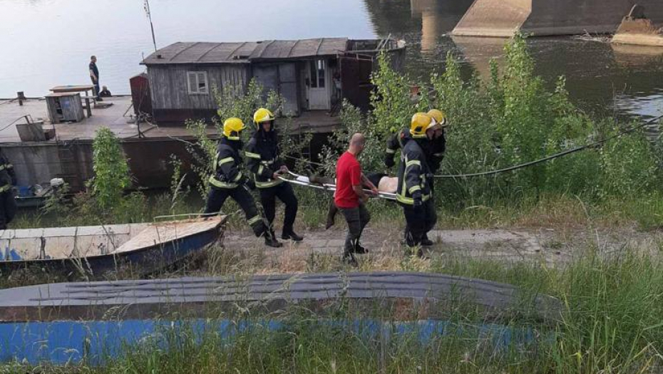 OPTUŽNICA ZA VOZAČA AUTOMOBILA SMRTI Udario u kamion ispred sebe koji je od jačine udarca sleteo sa mosta u reku, supružnici poginuli na mestu