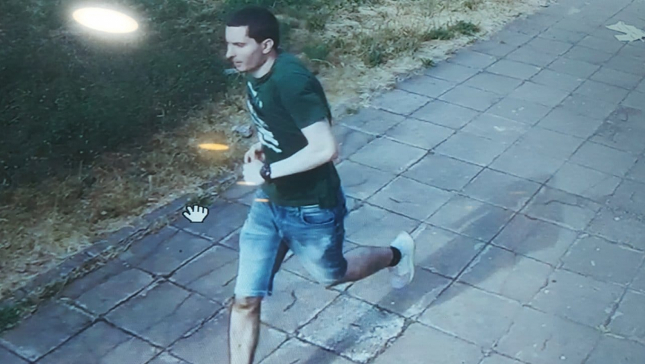 MUČKI NAPAD NA PROSTORIJE SNS Počinioci napravili krš i lom, kamera sve snimila (FOTO/VIDEO)