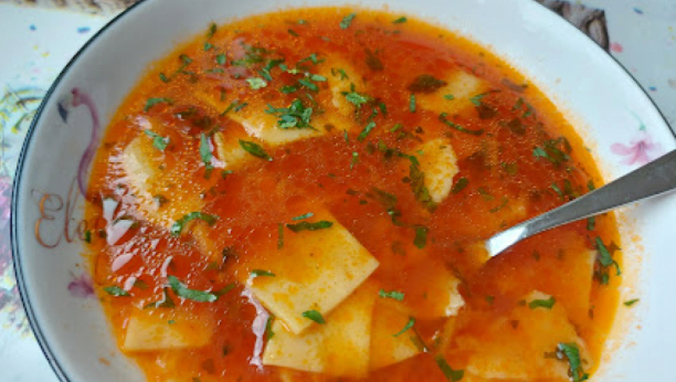 NA JEDNOSTAVAN NAČIN Spremite paradajz čorbu (VIDEO)