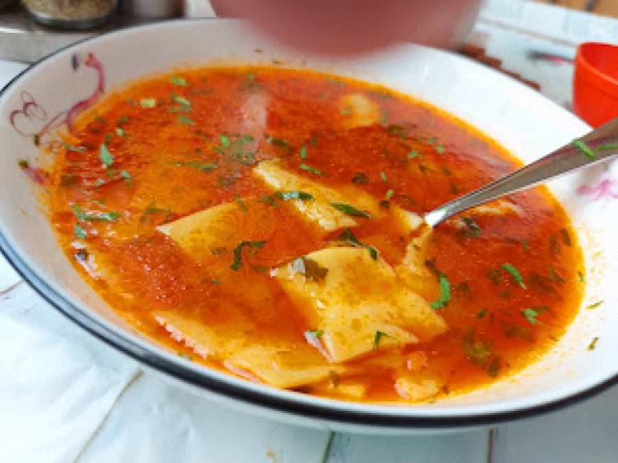 NA JEDNOSTAVAN NAČIN Spremite paradajz čorbu (VIDEO)