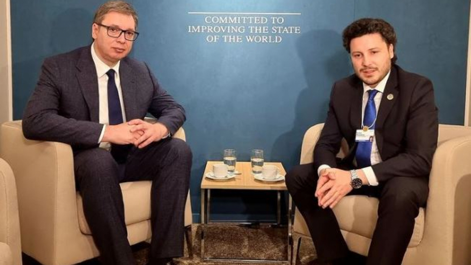 Predsednik Vučić će ugostiti Abazovića na ručku