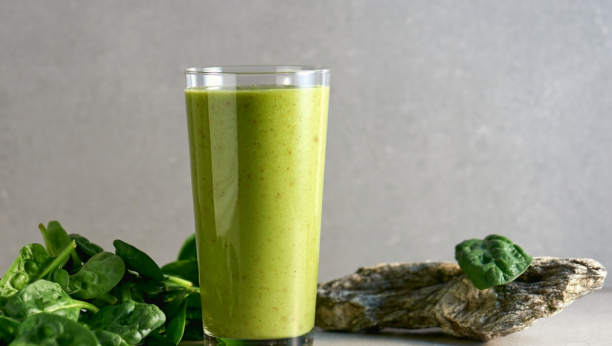 OVAJ ŠEJK TREBA SVAKO JUTRO DA PIJETE Žene se kunu u njega jer topi celulit kao ništa do sad