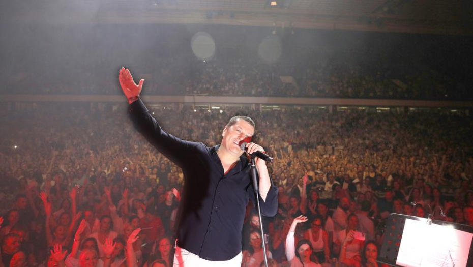 DVE PROSIDBE NA KONCERTU Aco Pejović napunio halu Spens: Moje druženje sa Novosađanima je uvek posebno