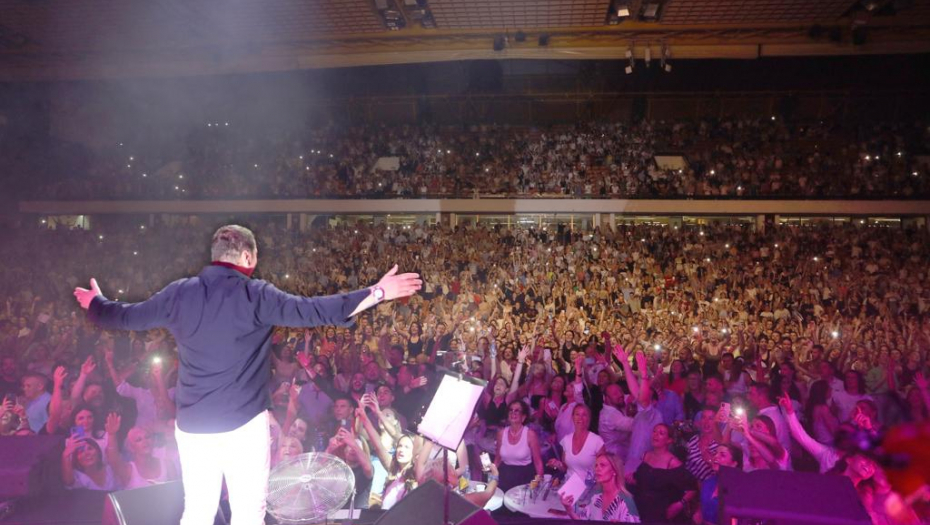 SPEKTAKL! Aco Pejović paralisao Novi Sad, Spens krcat (VIDEO)