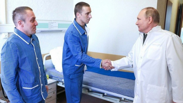 PUTIN POSETIO RANJENIKE Predsednik Rusije obećao pomoć vojnicima