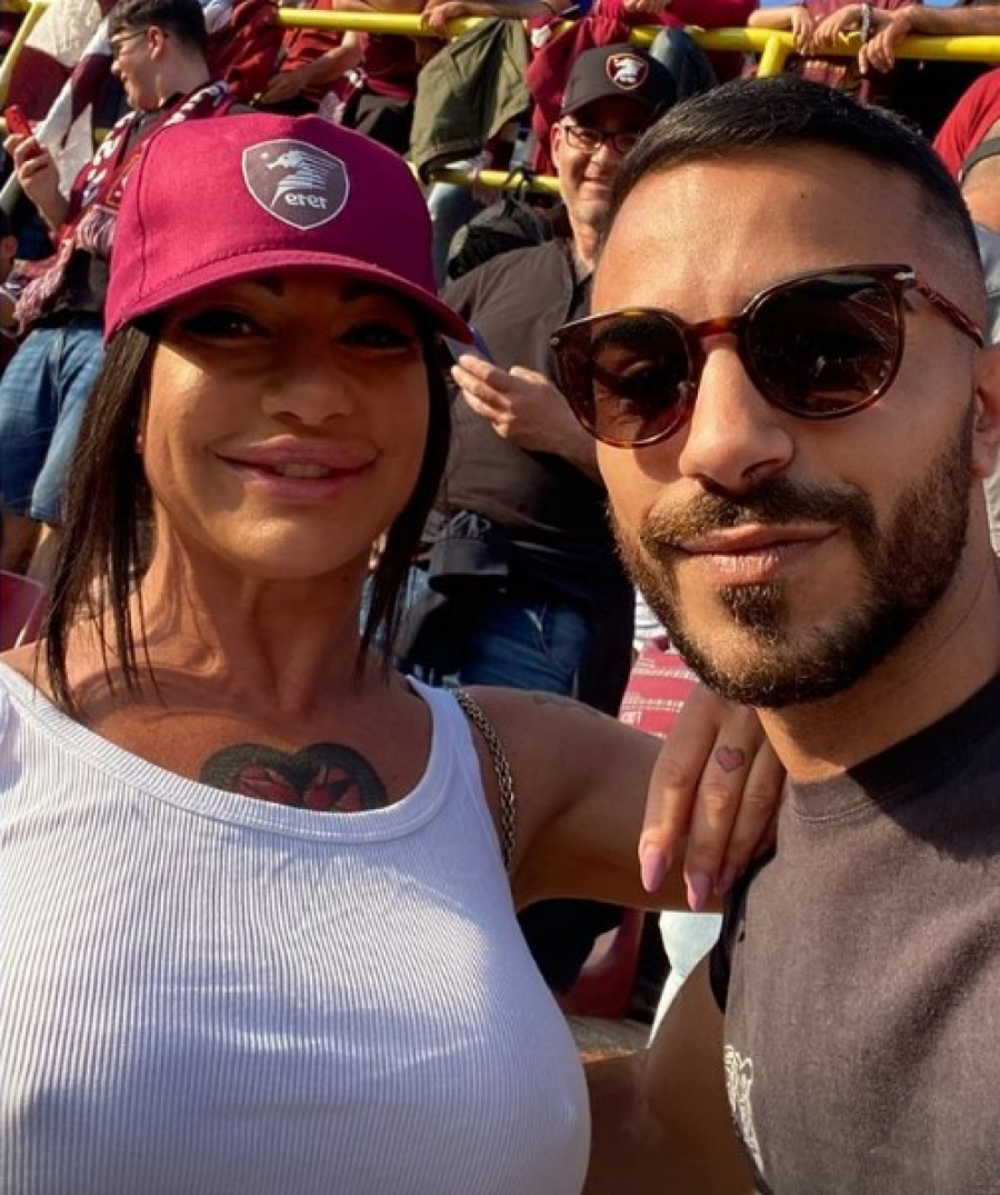 VRELINA JUGA Zvezda filmova za odrasle ispunila obećanje navijačima Salernitane: Gole grudi kao poklon u ponoć! (VIDEO)