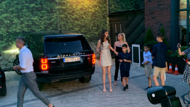 STIGLA JE I CECINA SESTRA! Evo sa kim se Lidija pojavila na proslavi rođendana svoje sestričine (FOTO)