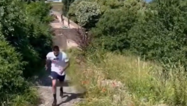 MITROGOL U BEOGRADU Srpski fudbaler formu održava na Kalemegdanu (FOTO)