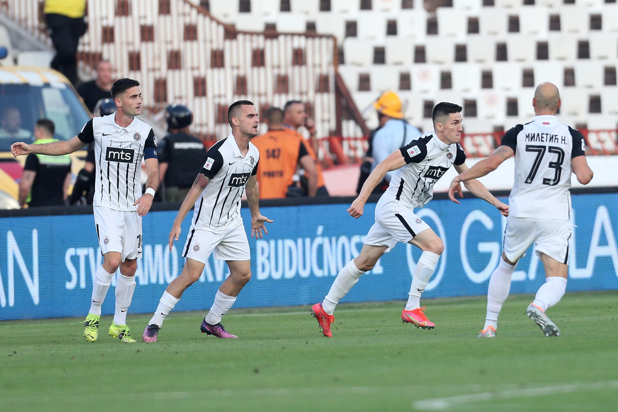 POČELA SEZONA KAO NIJEDNA DO SADA Ulog je 20.000.000 evra, nikad raniji početak - može li neko da prekine dominaciju Zvezde i Partizana u srpskom fudbalu