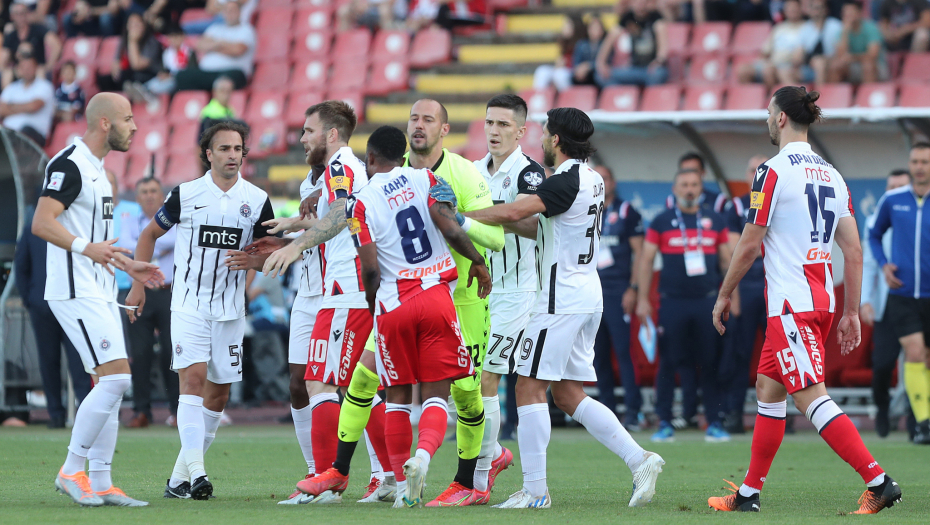 RAT VEČITIH Zvezda i Partizan u klinču za istog igrača, stigla i prva milionska ponuda