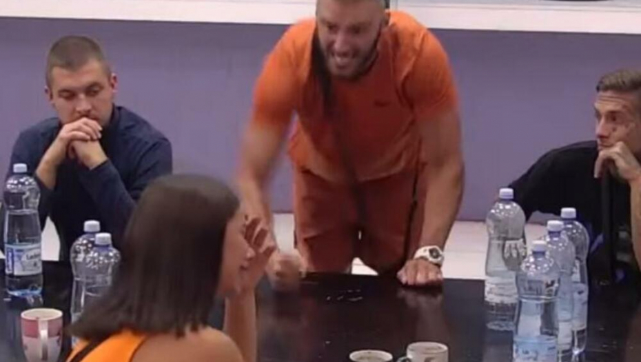 UNIŠTILA SI ŽIVOT MOJE MAJKE I PORODICE Mensur doživeo nervni slom zbog Milice, urlao iz petnih žila, tresla se Bela kuća