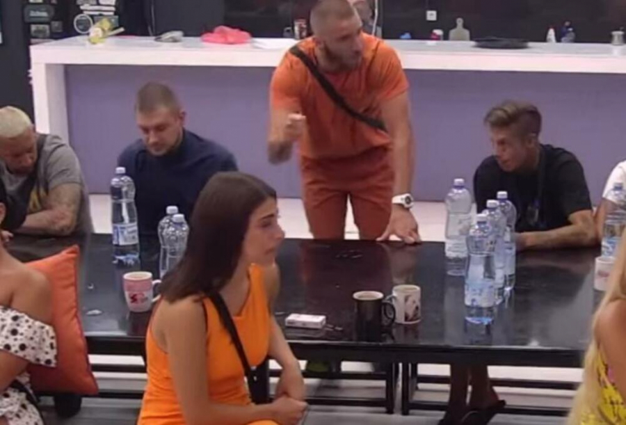 UNIŠTILA SI ŽIVOT MOJE MAJKE I PORODICE Mensur doživeo nervni slom zbog Milice, urlao iz petnih žila, tresla se Bela kuća