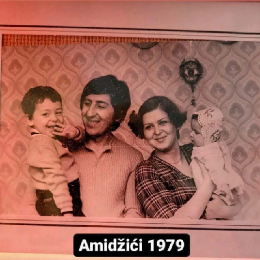 NASMEJAN I BEZBRIŽAN U TATINOM NARUČUJU Ognjen Amidžić podelio nikad viđenu porodičnu fotografiju, a jedna činjenica posebno rastužuje (FOTO)