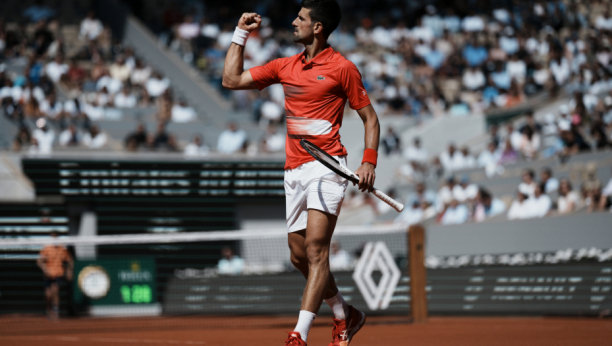 ĐOKOVIĆ NASTAVLJA DA GAZI KA TITULI Novak "počistio" i Slovenca za osminu finala Rolan Garosa