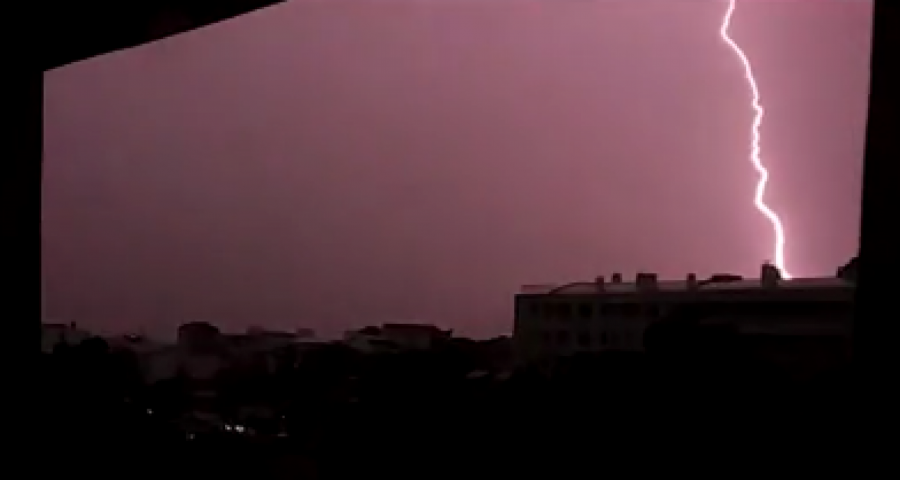 OPASNOST JE OGROMNA Crvene zone u Beogradu koje bi trebalo da izbegavate kada grmi