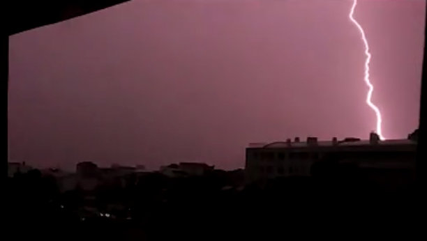 NESTVARAN PRIZOR: Ovako je noćas gorelo nebo nad Beogradom (VIDEO)