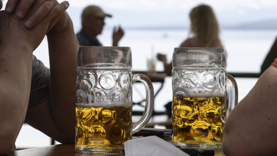 PANIKA U NEMAČKOJ Samo odabrane mušterije će moći da piju pivo po lokalima!