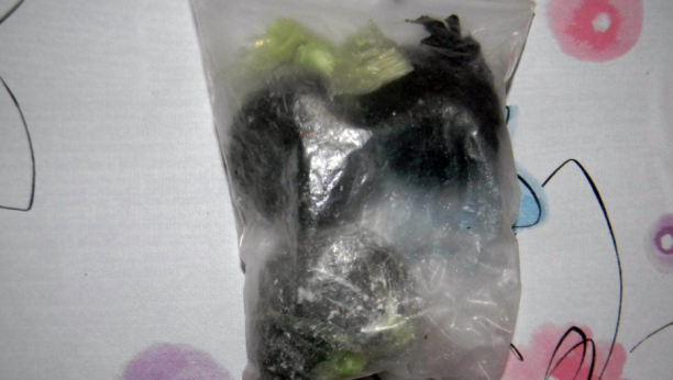 KRIO 57 GRAMA DROGE U 63 PAKETIĆA Nakon pretresa stana uhapšen osumnjičeni diler u Kikindi