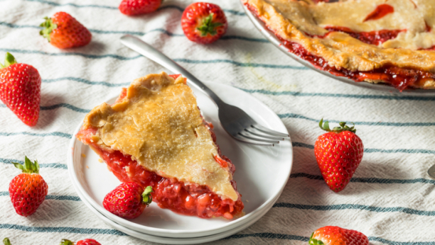 MRVLJENA PITA OD JAGODA Hrskava i sočna u isto vreme, daje skroz drugu dimenziju ukusu