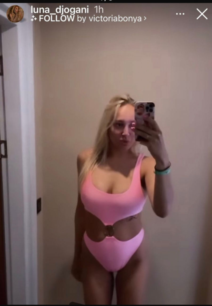 POKAZALA FIGURU Luna Đogani pozirala u kupaćem kostimu, silikonske grudi u prvom planu (FOTO)