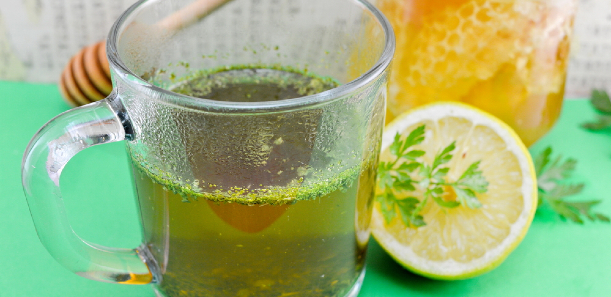 Čisti bubrege i izbacuje višak vode iz organizma: Recept za čaj od peršuna