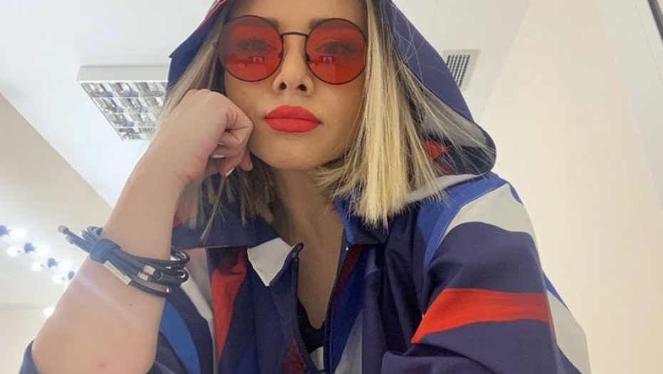 ODNELI SU MI ĆERKU, ŽELELA SAM DA UMREM Srpska pevačica podelila jezivo iskustvo sa porođaja: Moju devojčicu su ubacili u kutiju