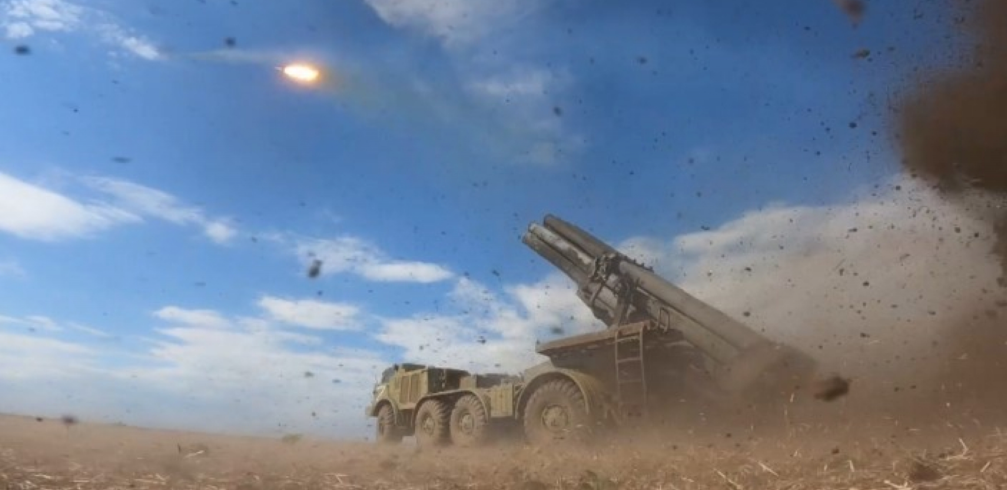 PUTINOVA SILA SE OBRUŠILA NA MIKOLAJEV Artiljerija uništila preko 15 tenkova, borbenih vozila pešadije i 5 topova (VIDEO)