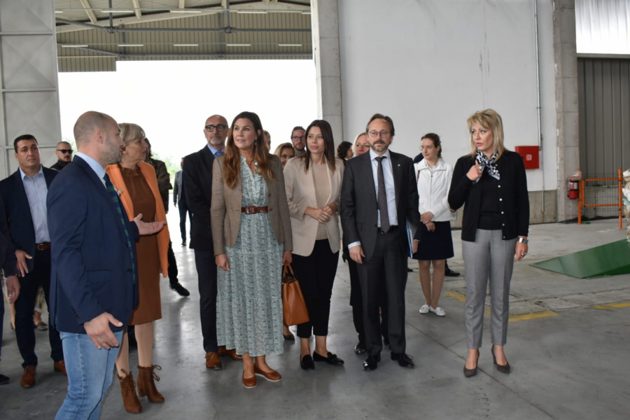 VUJOVIĆ SA ŠEFOM DELEGACIJE EU U Sremskoj Mitrovici počinje odvajanje otpada u domaćinstvima (FOTO)