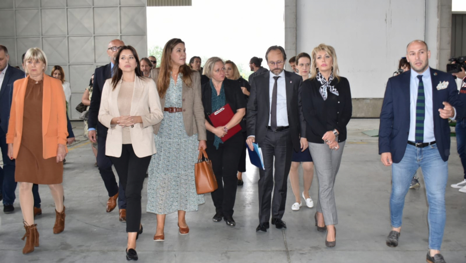 VUJOVIĆ SA ŠEFOM DELEGACIJE EU U Sremskoj Mitrovici počinje odvajanje otpada u domaćinstvima (FOTO)