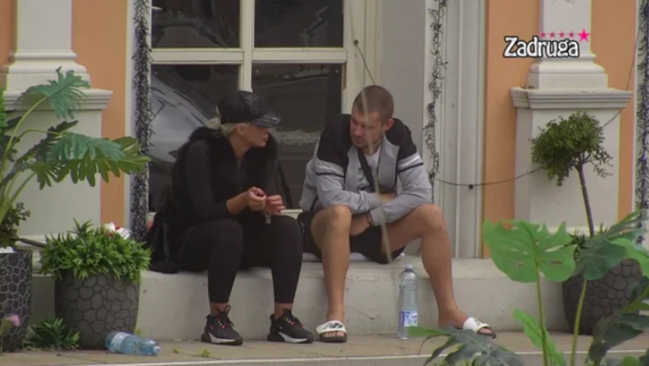 ONA HOĆE DA JA NJU PLJUJEM Gruja nastavlja sa dramom oko ljubavnice: Neka se nosi u pi*ku materinu