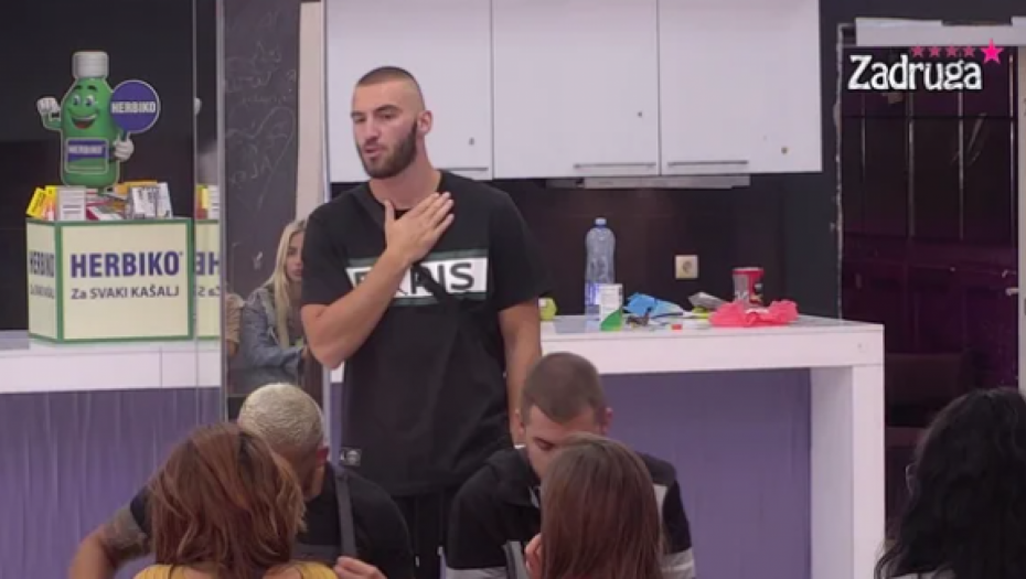 MOŽDA JE TELEFON UGAŠEN I STAVLJEN U FIOKU Mensur šokirao sve izjavom, za crnim stolom samo muk i tišina