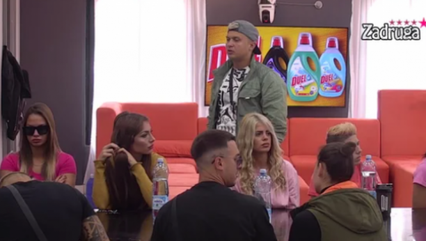 MOŽDA JE TELEFON UGAŠEN I STAVLJEN U FIOKU Mensur šokirao sve izjavom, za crnim stolom samo muk i tišina