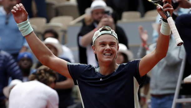 NOVA SENZACIJA U PARIZU Ispao teniser koji je poslednji pobedio Đokovića, Novaka u finalu čeka 19-godišnjak