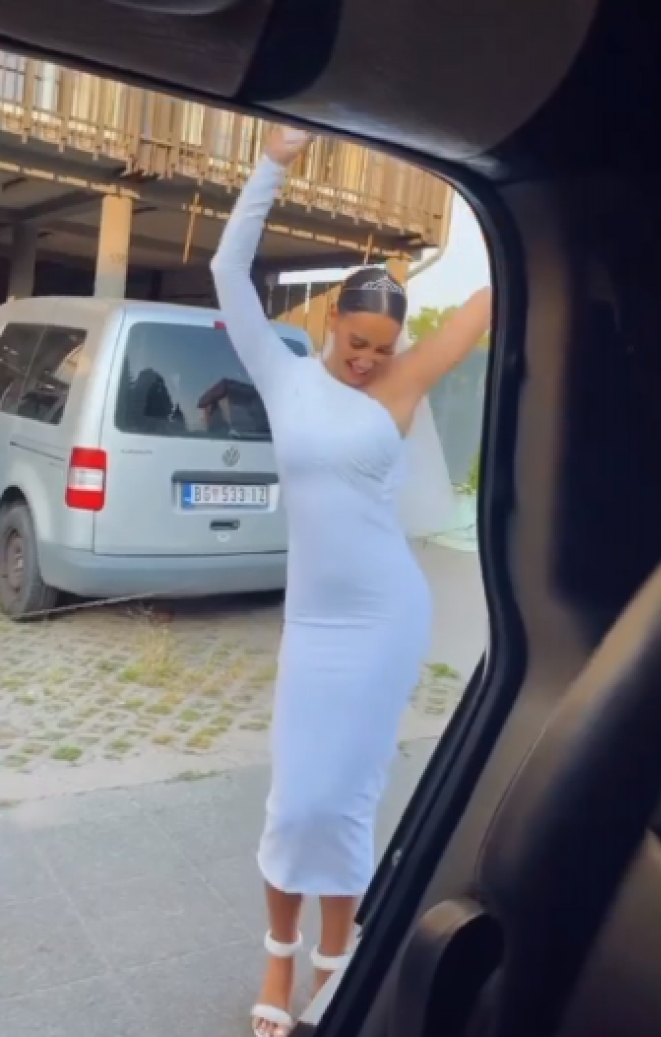 DOŽIVELA ŠOK PRED SVADBU Kaću Grujić odveli u ogromnu kuću, a tamo je pevačicu sačekalo nešto neočekivano, umešana i njena sestra