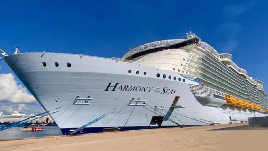 PANIKA NA BRODU KOJI JE VEĆI OD TITANIKA Pogledajte trenutak sudara najvećeg kruzera na svetu (VIDEO)